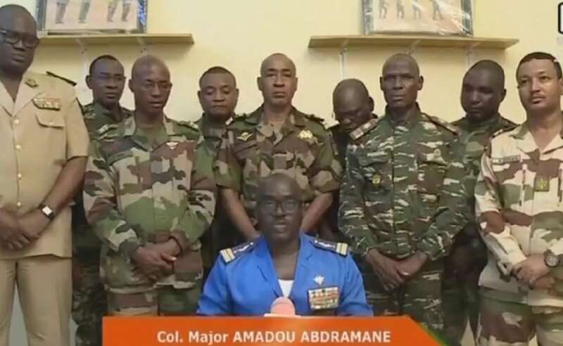 Президент Нигера свергнут группой сил обороны