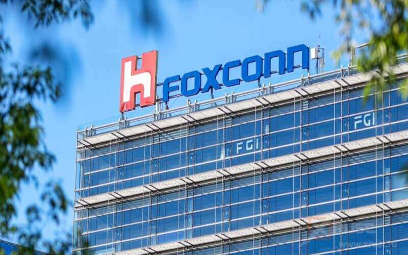 Компания Foxconn перенесет штаб-квартиру в Китай