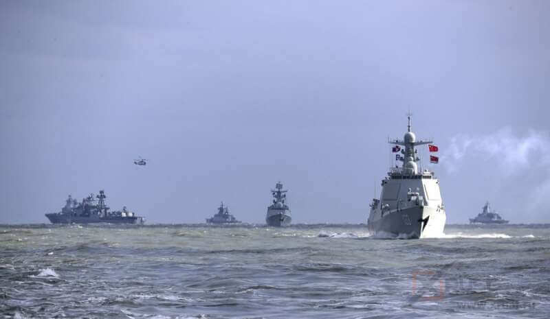 Россия и Китай начали военно-морские маневры со стрельбами